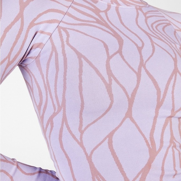 Fabletics Courtney Seamless Long-Sleeve frosted lilac Top and pants suit Size L - Picture 4 of 12